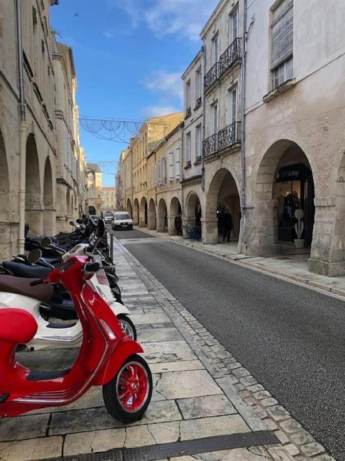Charmant Cocon Iode Cosy Equipe, Baigne De Lumiere, Situe Au Coeur De La Rochelle A 1Min A Pied Du Marche Central Avec Tv Et Wifi Exteriér fotografie