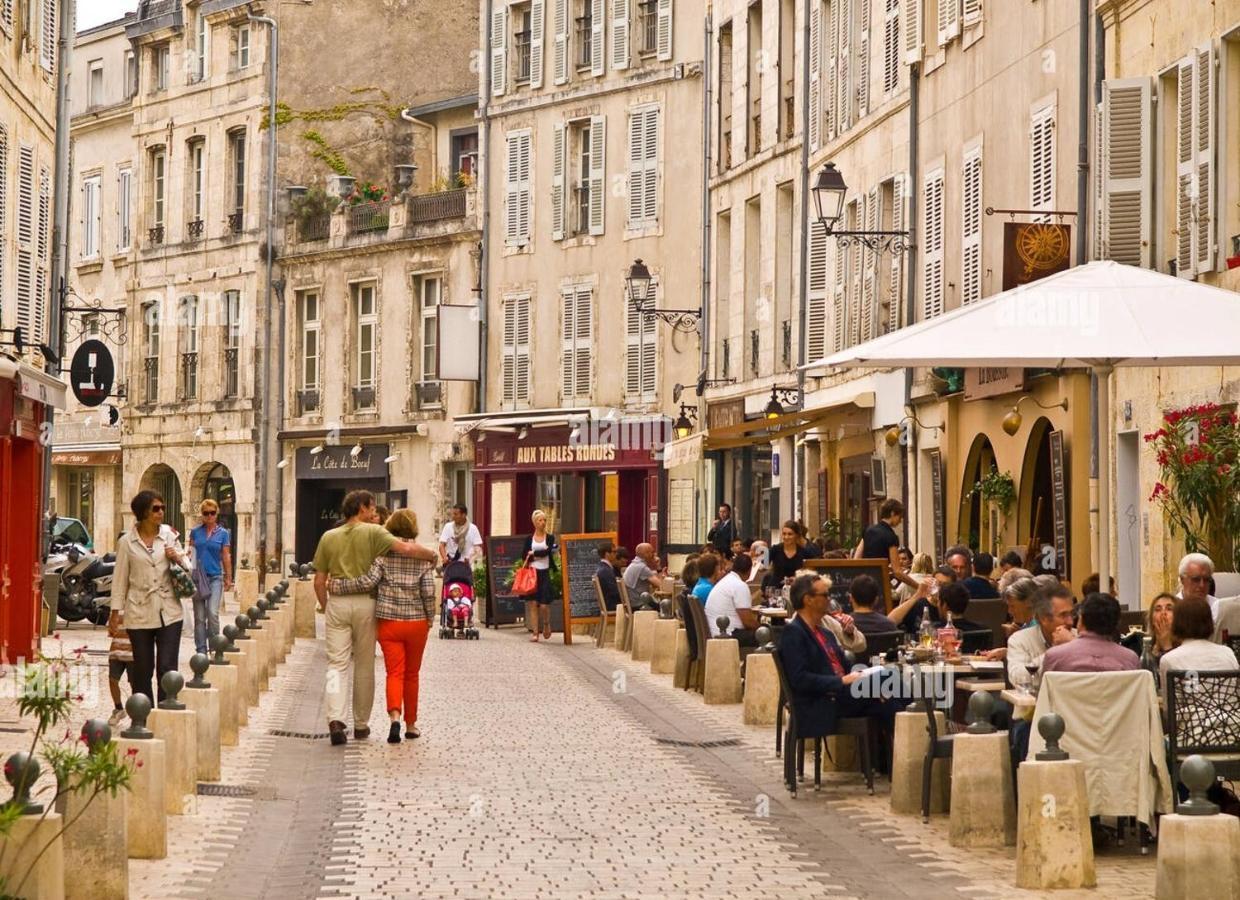 Charmant Cocon Iode Cosy Equipe, Baigne De Lumiere, Situe Au Coeur De La Rochelle A 1Min A Pied Du Marche Central Avec Tv Et Wifi Exteriér fotografie