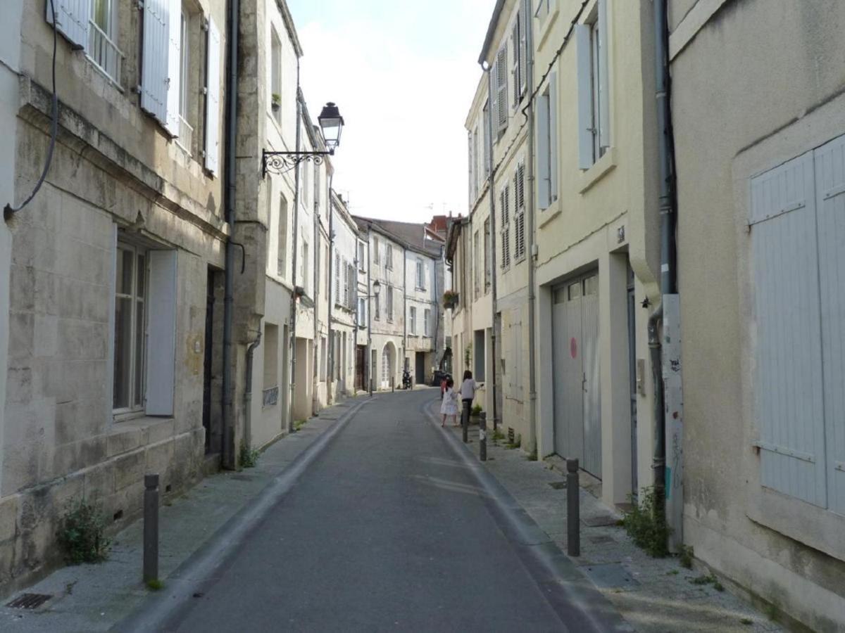 Charmant Cocon Iode Cosy Equipe, Baigne De Lumiere, Situe Au Coeur De La Rochelle A 1Min A Pied Du Marche Central Avec Tv Et Wifi Exteriér fotografie